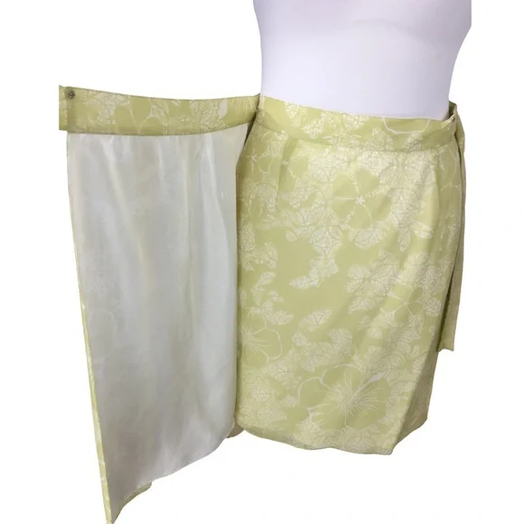 TOMMY BAHAMA Vintage Silk Pleated Floral Tropical Hawaiian Wrap Mini Skirt 4 - Picture 10 of 15
